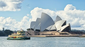 Nsw 190 Open overlooking opera house